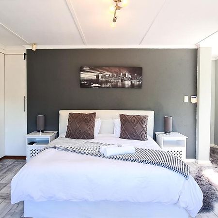 Lido Living Bed & Breakfast East London Exterior photo