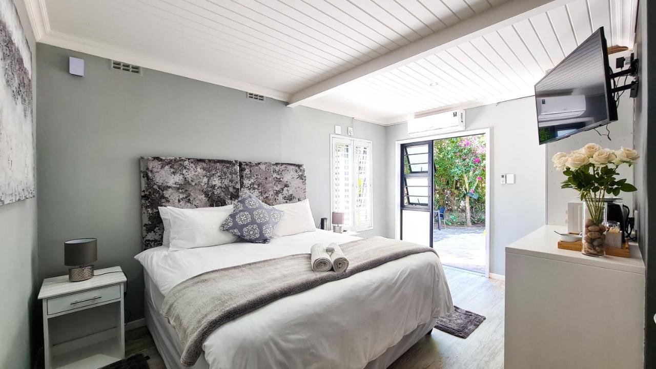 Lido Living Bed & Breakfast East London Exterior photo